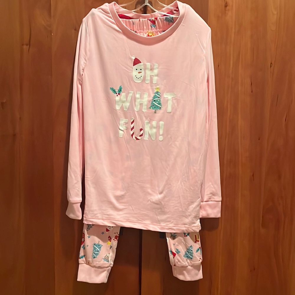 NWOT Soft L/M Girls Pink - Oh What Fun Christmas Holiday Pajamas Shirt & Pants